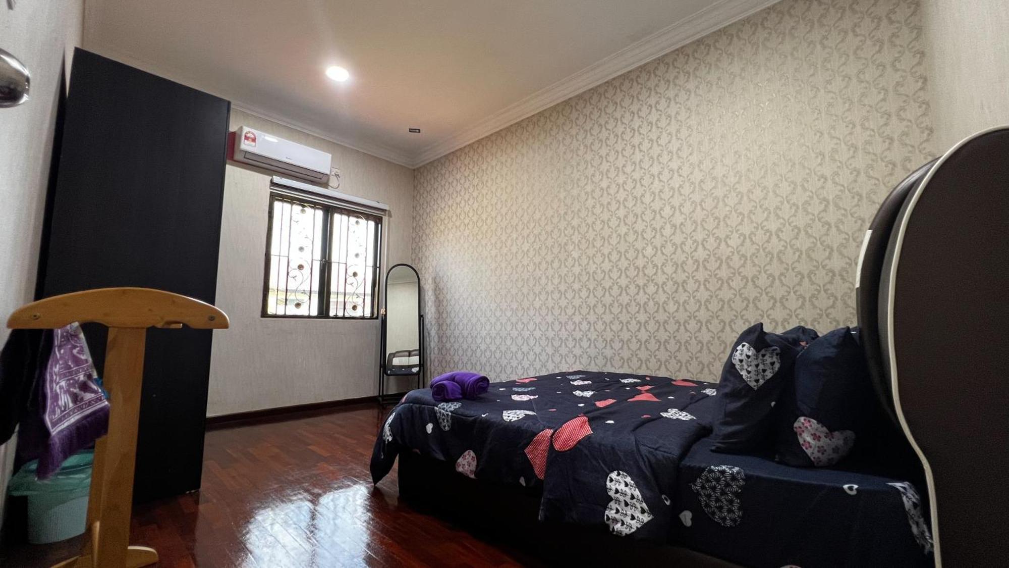 Yb Guest House 4 Bilik 5 Katil Chukai Екстериор снимка