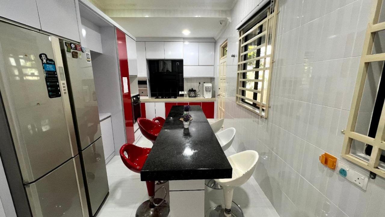 Yb Guest House 4 Bilik 5 Katil Chukai Екстериор снимка